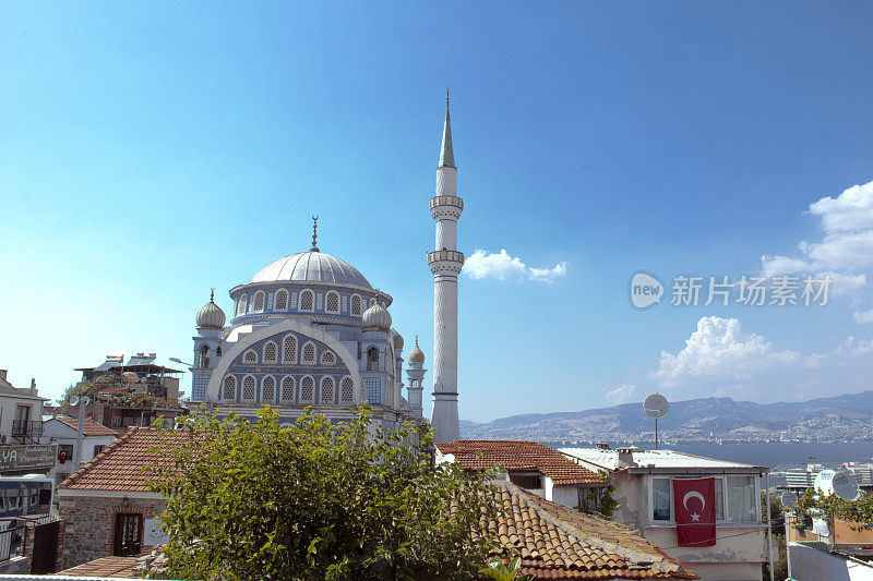 土耳其伊兹密尔的Fatih Camii (Esrefpasa)老清真寺正面